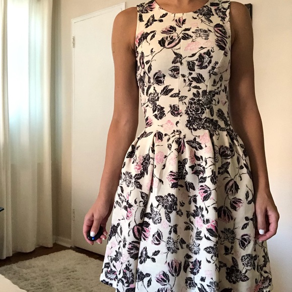 H&M Fit & Flare Floral Dress Scuba Material - Picture 2 of 7